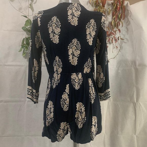 🌀 Long Sleeve Romper Medium - Picture 3 of 10